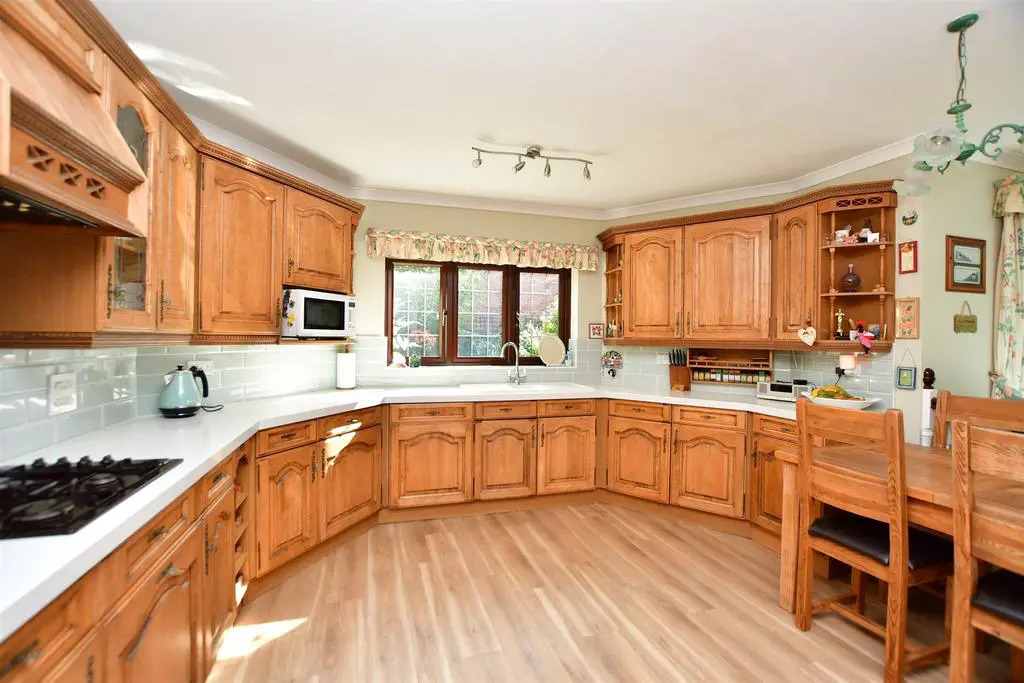 Kitchen/Breakfast Area