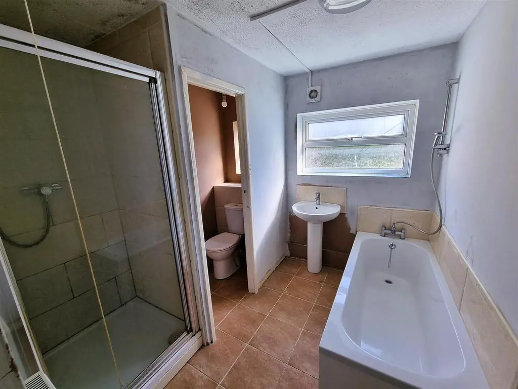 46 Beanacre Road   Bathroom.jpg
