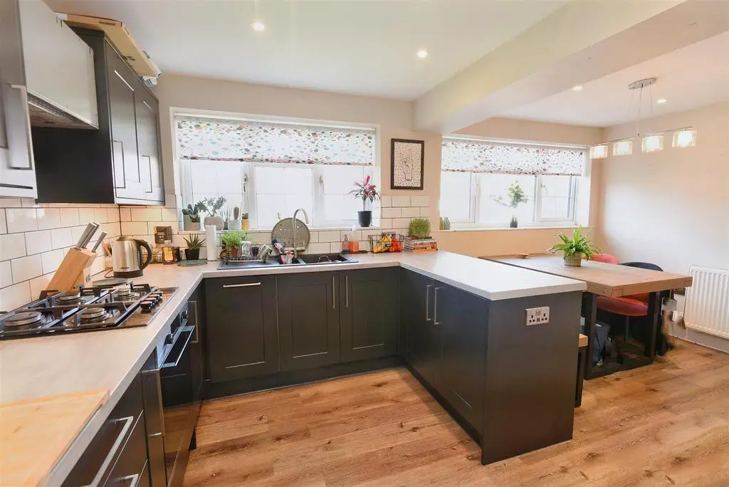 Kitchen/Dining Room