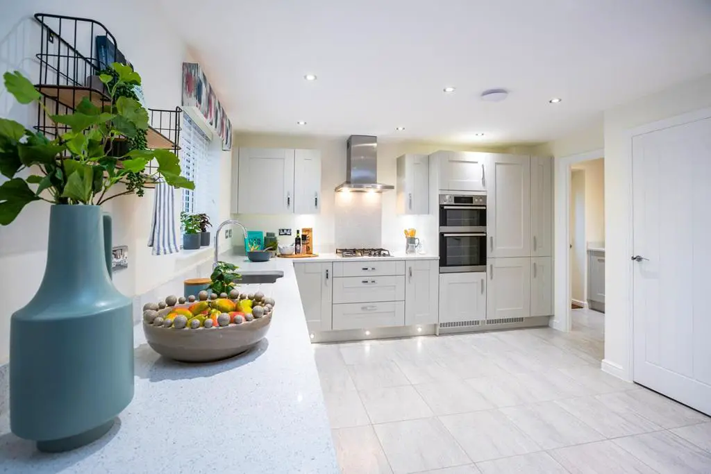 Lots of worktop space to show off your kitchen...
