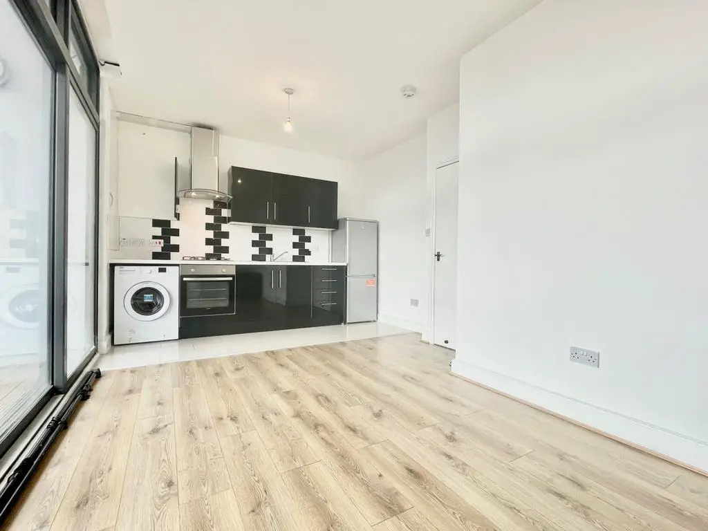 2 bed flat to rent in Wimbledon