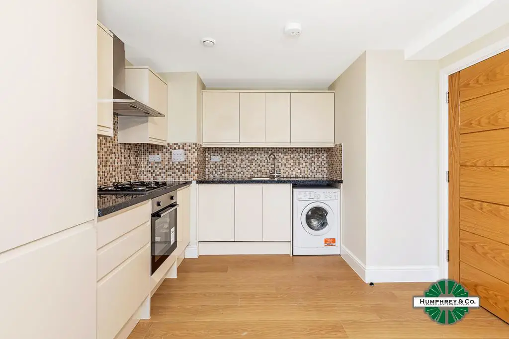 One bedroom flat in popular all new &#39;Shannon Cent