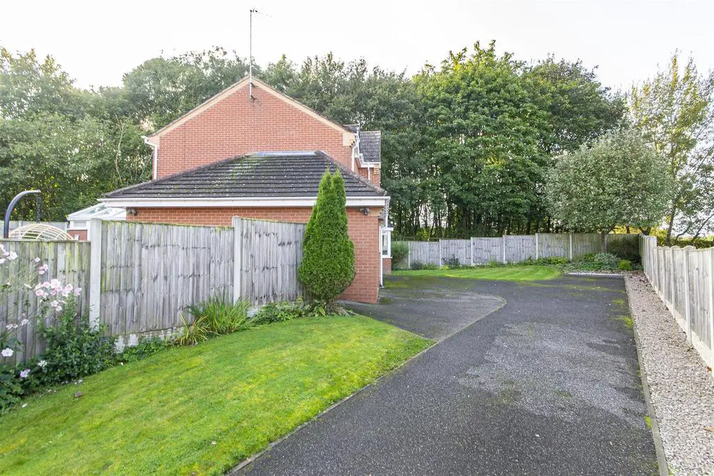 Driveway up to House