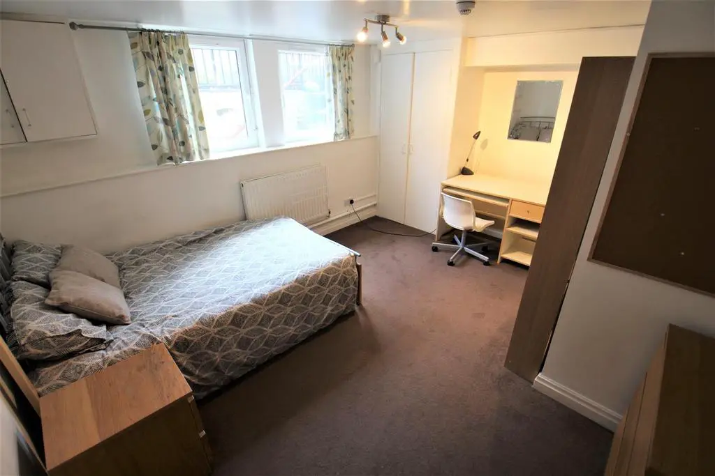 Bedroom 2.JPG