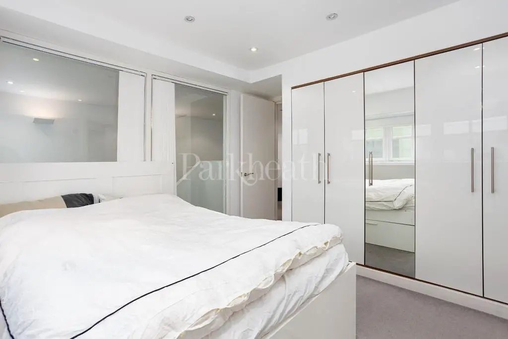 22 A Lambolle Place NW3 4 PG 2.jpg