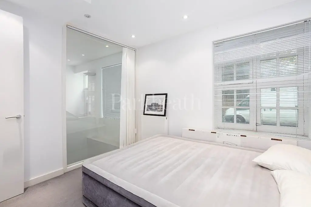 22 A Lambolle Place NW3 4 PG 3.jpg