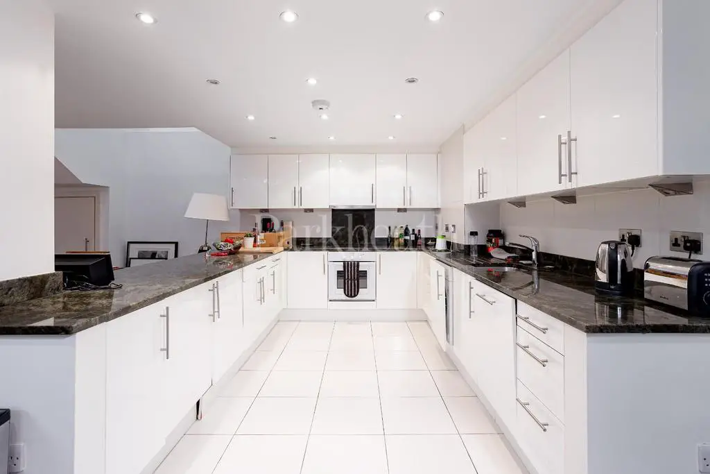 22 A Lambolle Place NW3 4 PG 5.jpg