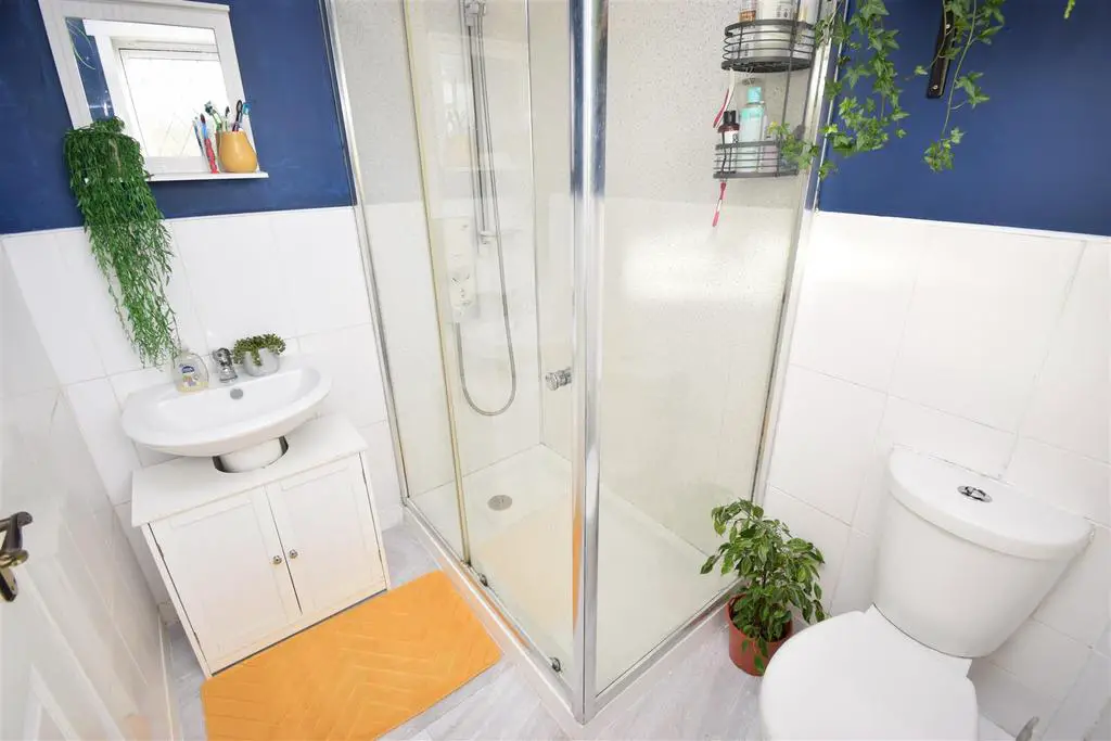 SHOWER ROOM.jpg