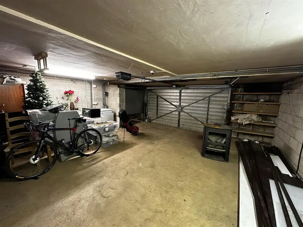 Garage.JPEG