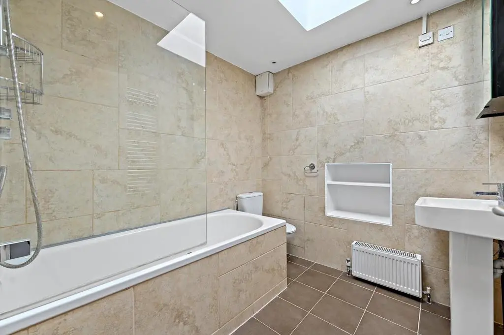 FB   Netherwood Road   Bathroom3 (1).jpg