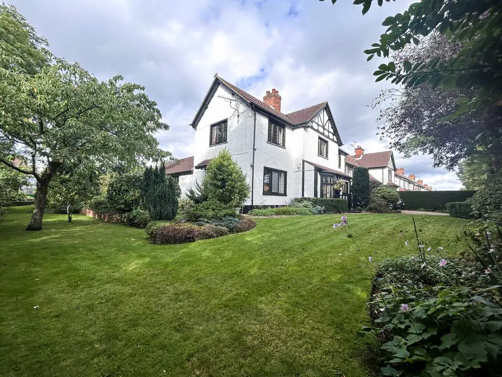 5 Bedroom detached period home featuring self con