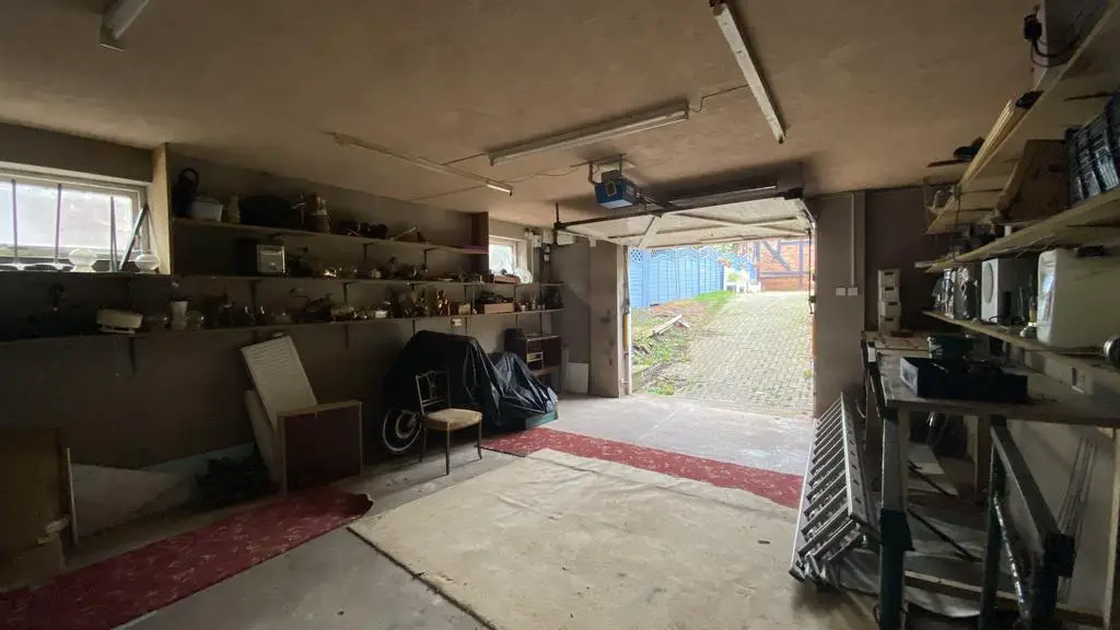 Garage / workshop space