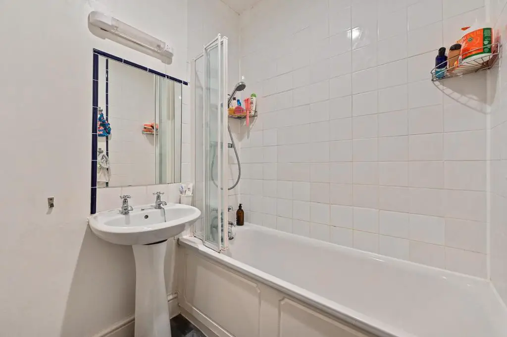 FBL   Westwick Gardens   Bathroom3 (1).jpg