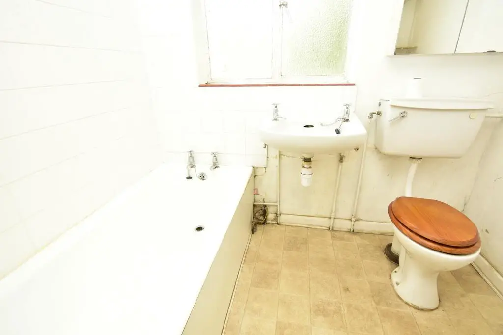 A bathroom.jpg
