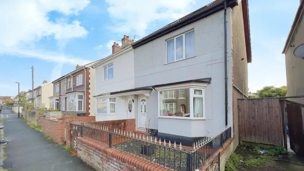A Four Bedroom End of Terraced Home