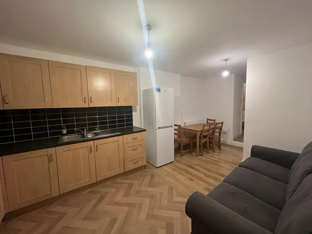 Two Bedrooms Flat to Rent in Wimbledon