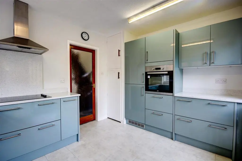 Moddern fitted kitchen