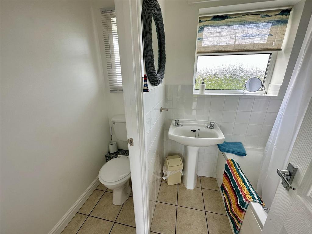 Bathroom and seperate wc.jpeg