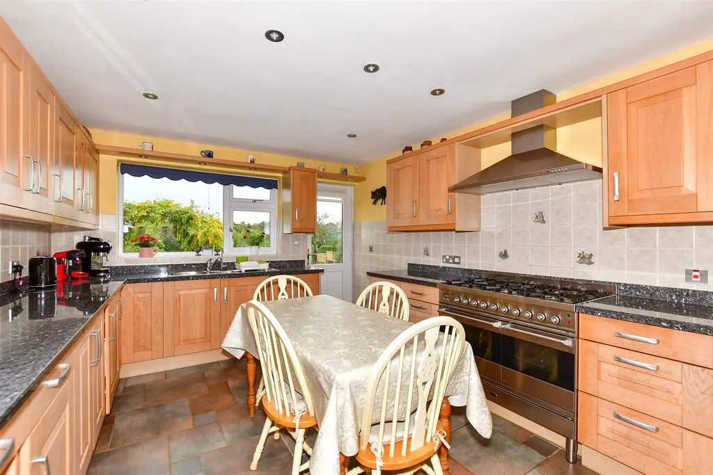 Kitchen/ Breakfast Room