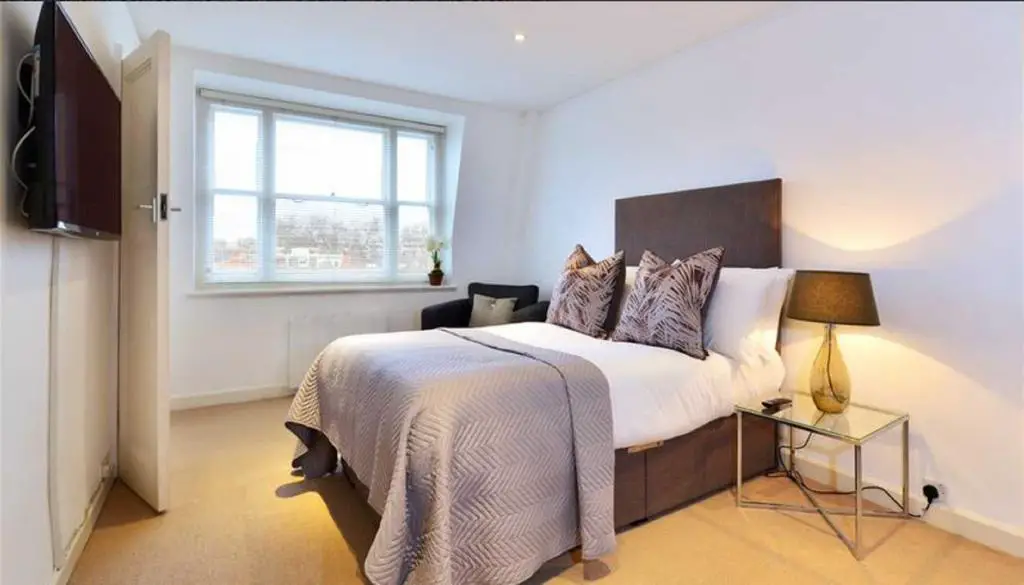A modern studio flat to rent in Mayfair
