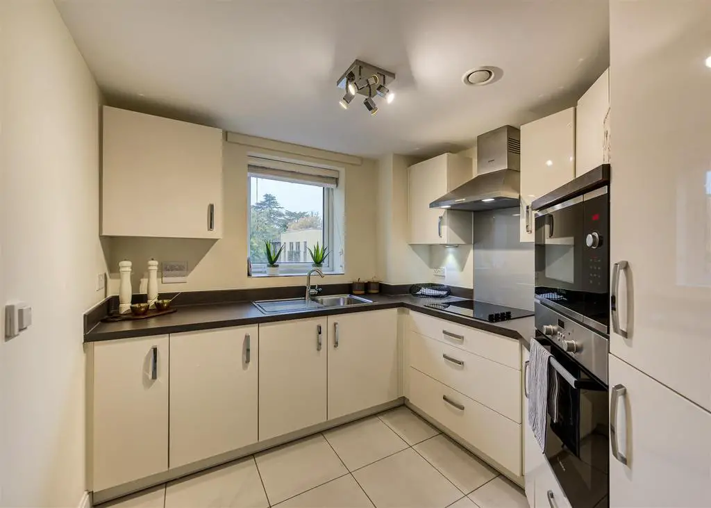 55 Thorneycroft kitchen.jpg