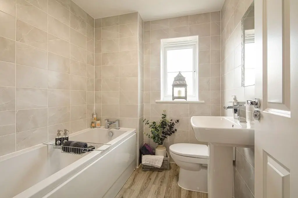 Family bathroom in the Woodcote 4 bedroom home