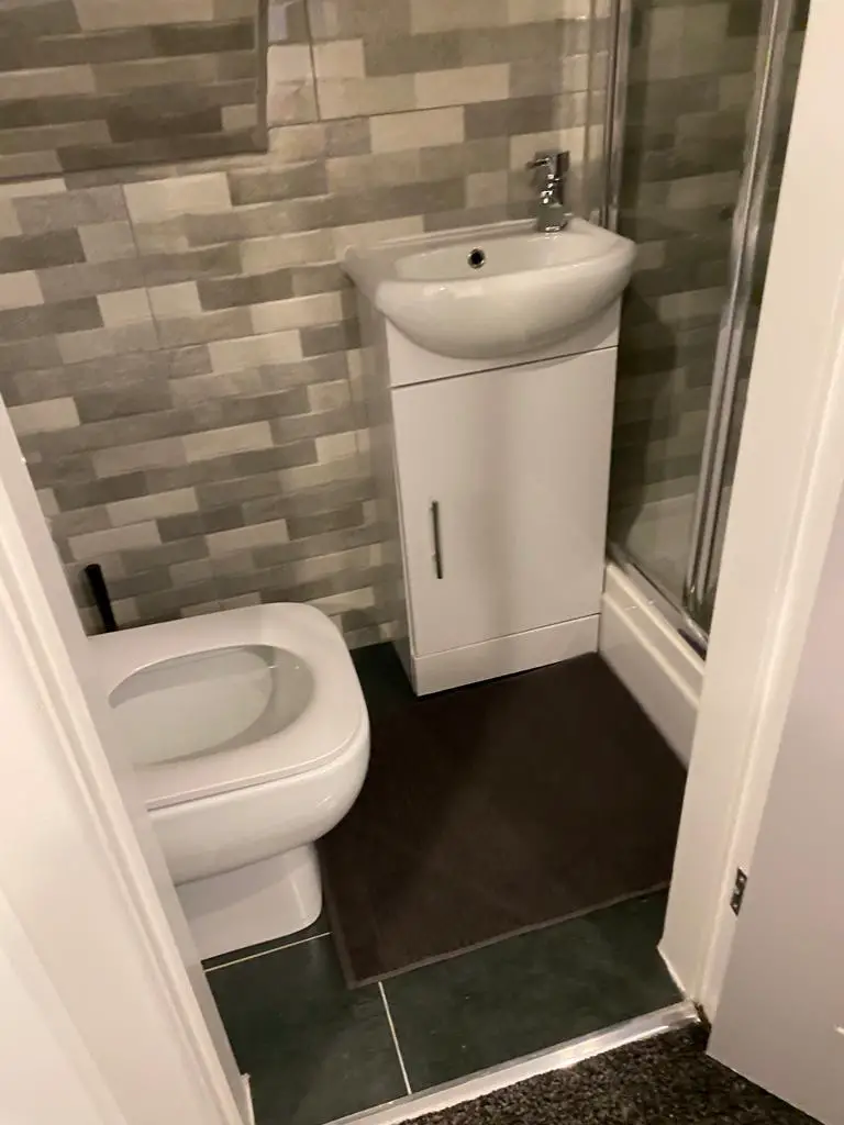 10 OR   Room 1 Bathroom.jpeg