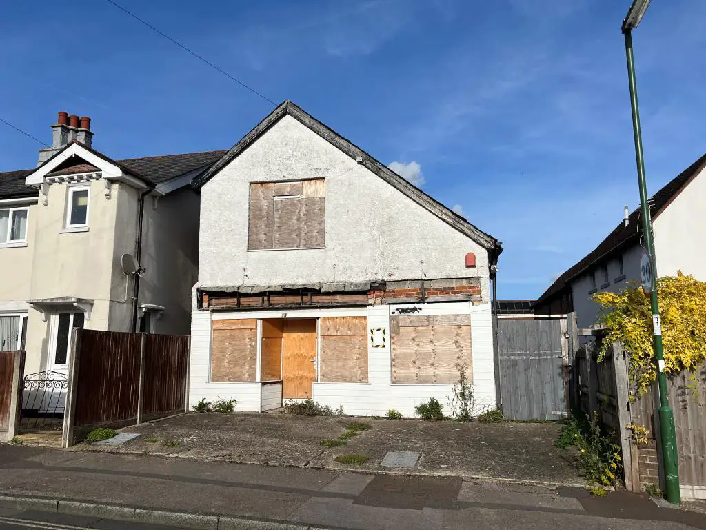 Former takeaway unit with one bedroom flat above