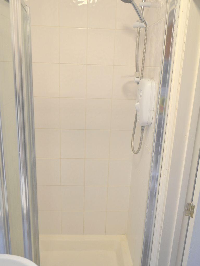 Bedroom 1 En suite Shower