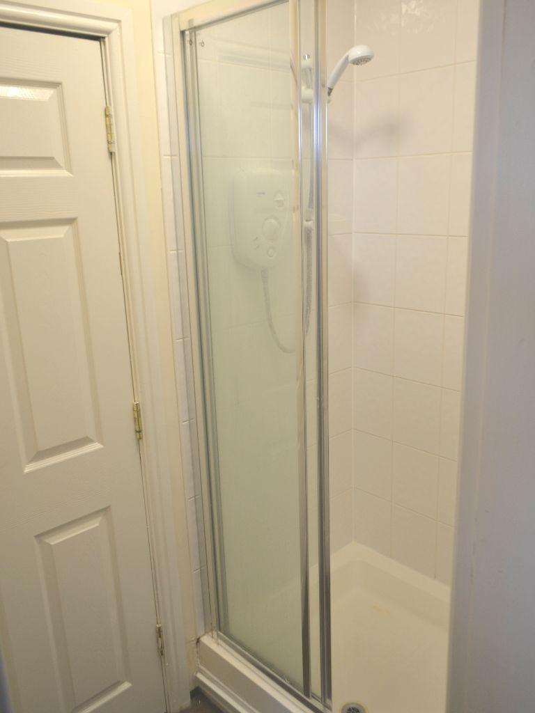 Bedroom 4 En suite Showerr