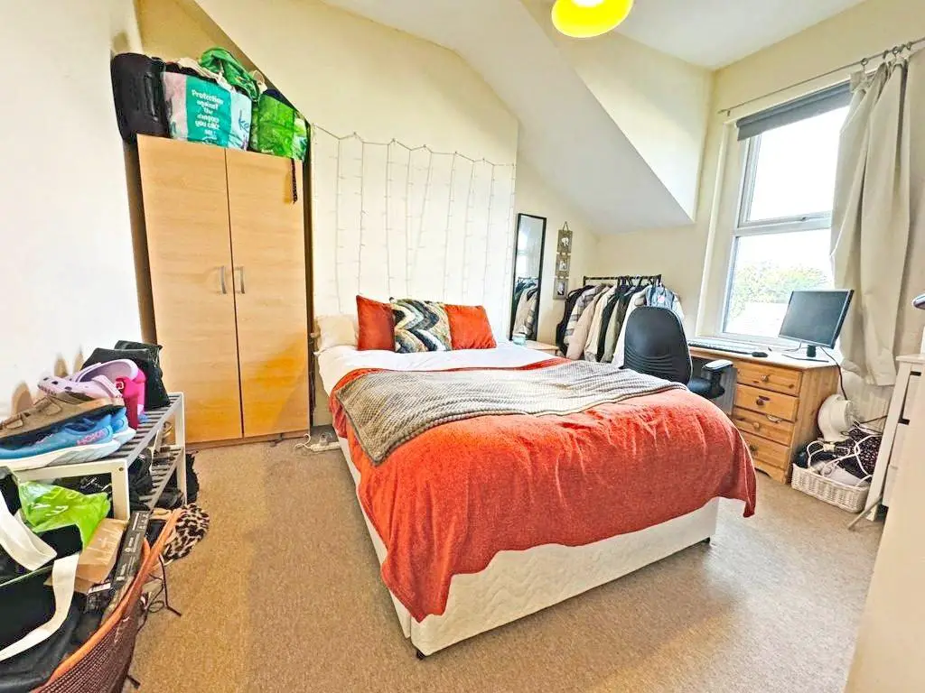 3 bedroom flat to rent in merton high street