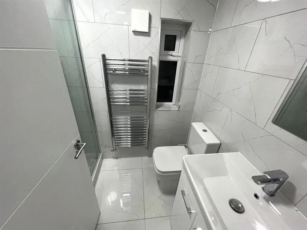 Bathroom 2.jpeg