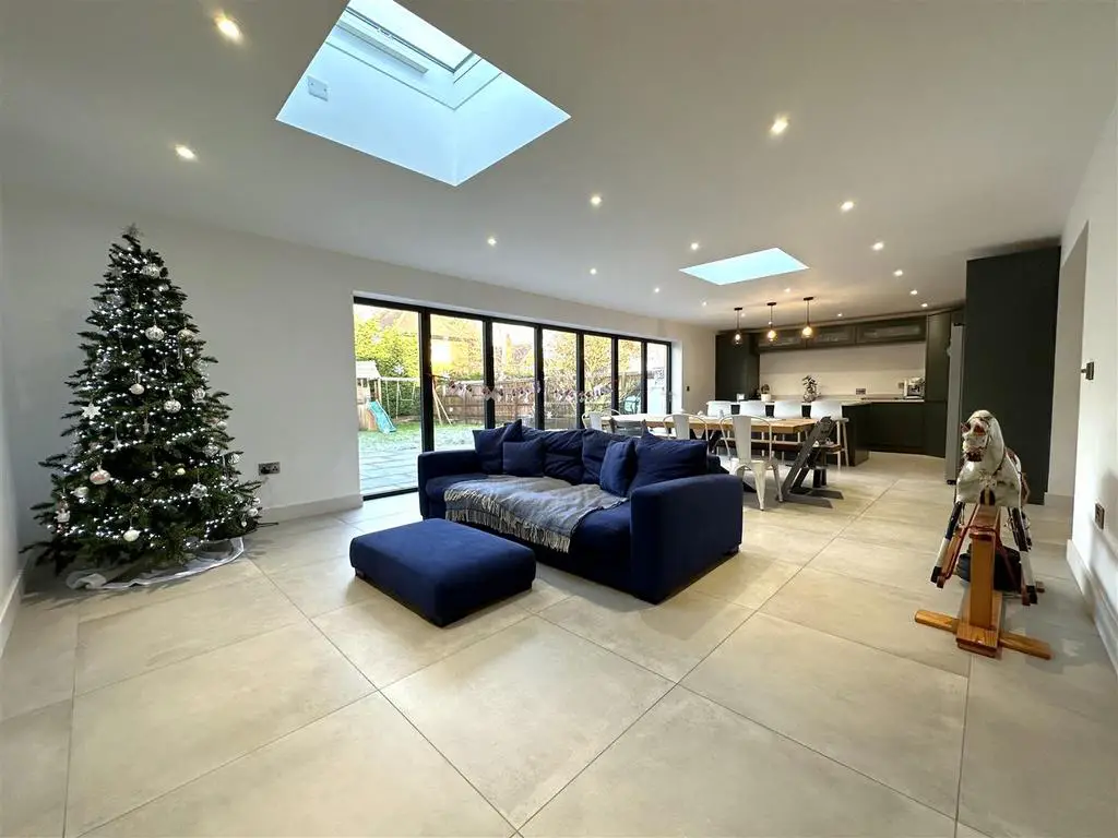 Stunning open plan family space360