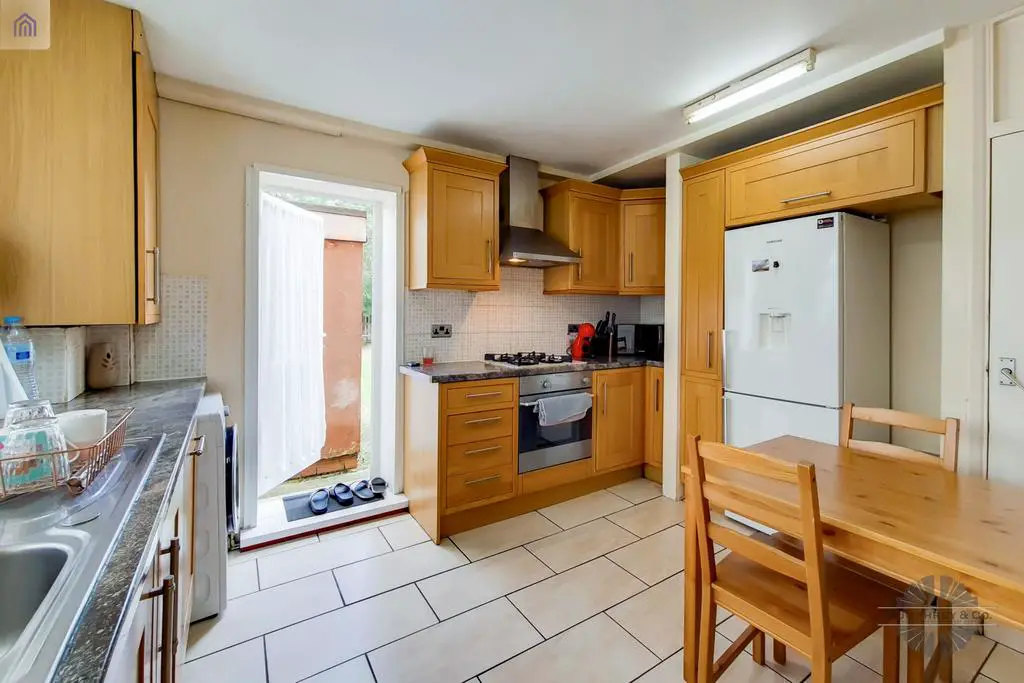 Three Bedroom Terraced House with Large Garden