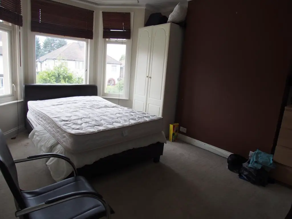 A very large double bedroom to rent in EN3