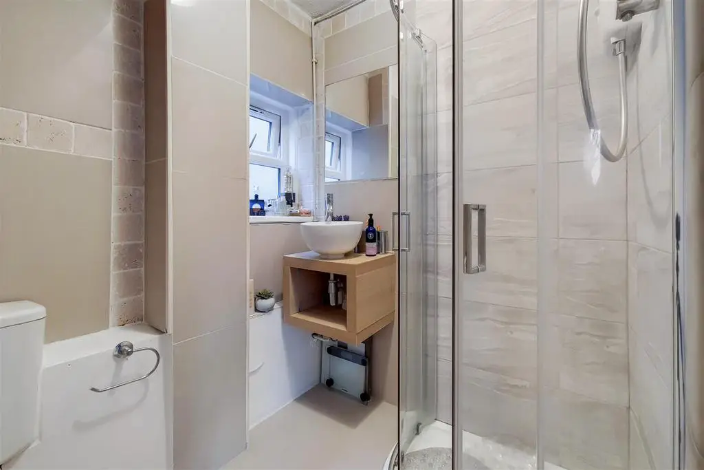 3 Shower Room 0.jpg