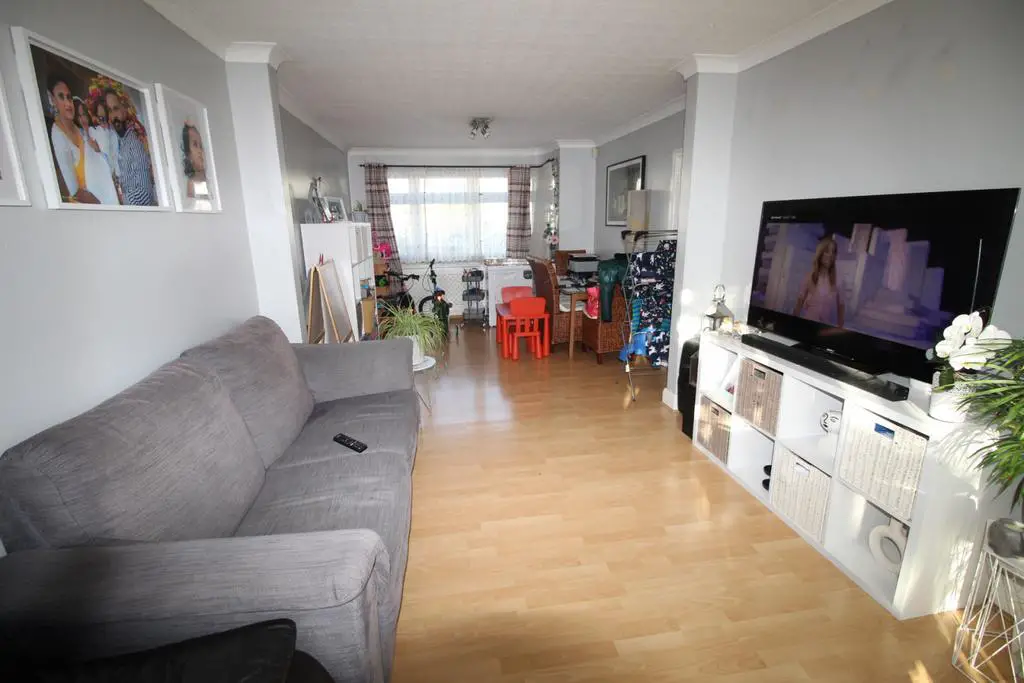 3 Bedrooms End of Terrace House