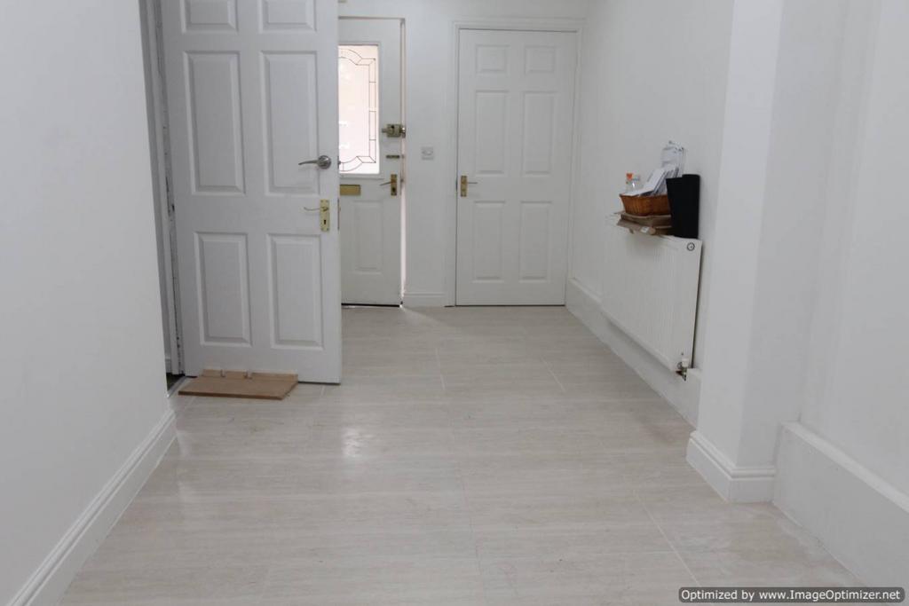 Studio Flat to rent in a HMO property