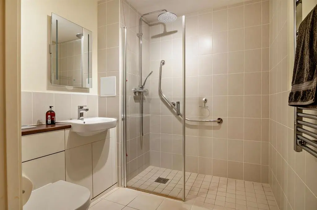 Shower Room: