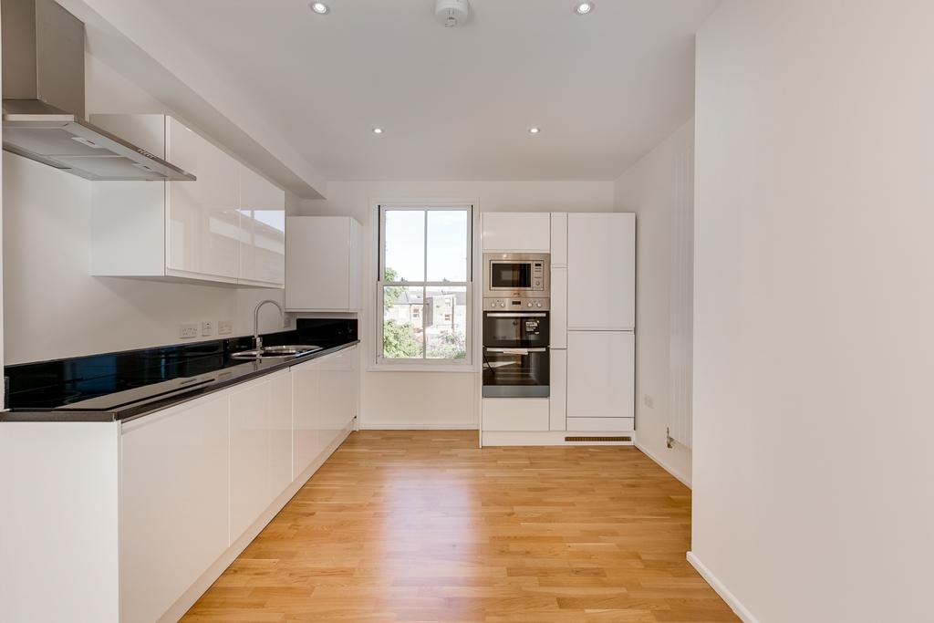 A beautifully renovated 2 bedroom flat high spec