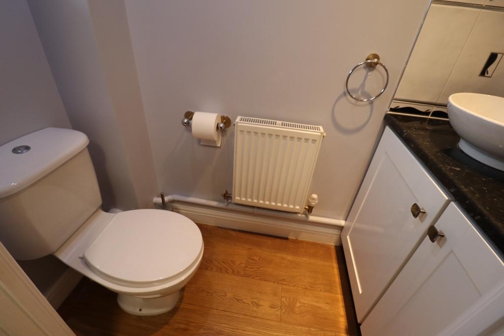 18 Eskdale cloakroom