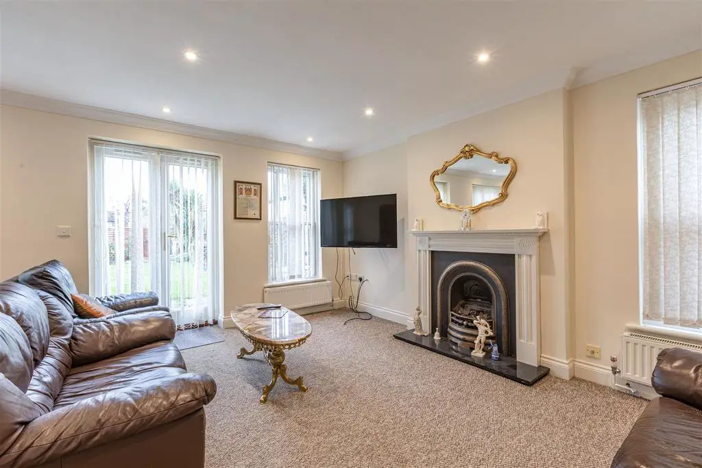 2a Burleigh Road, Addlestone, KT151pl   8.jpg