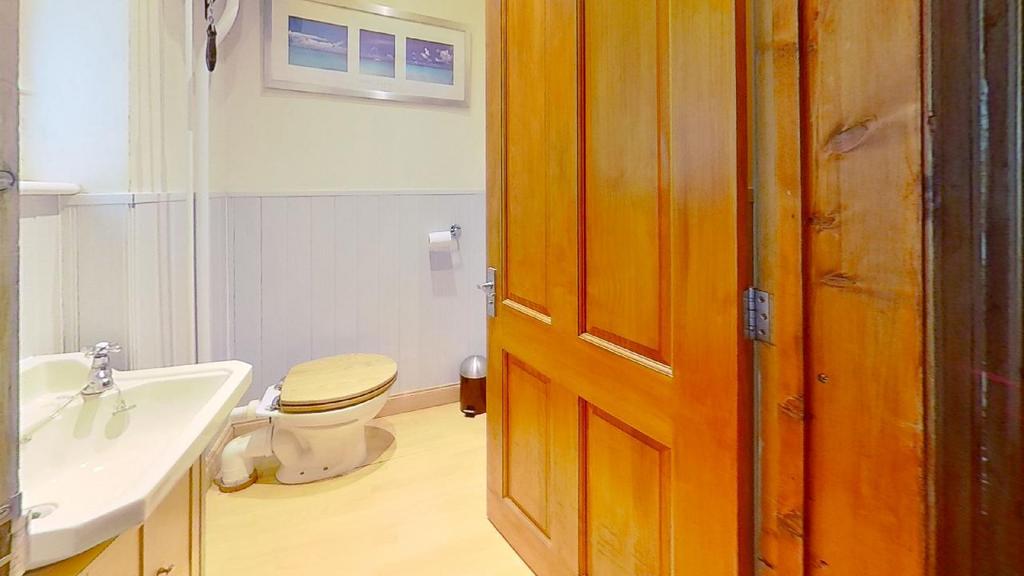 15 Devonshire Square Bathroom(1).jpg