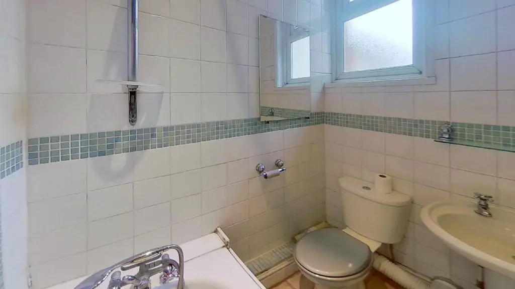 15 Devonshire Square Bathroom.jpg