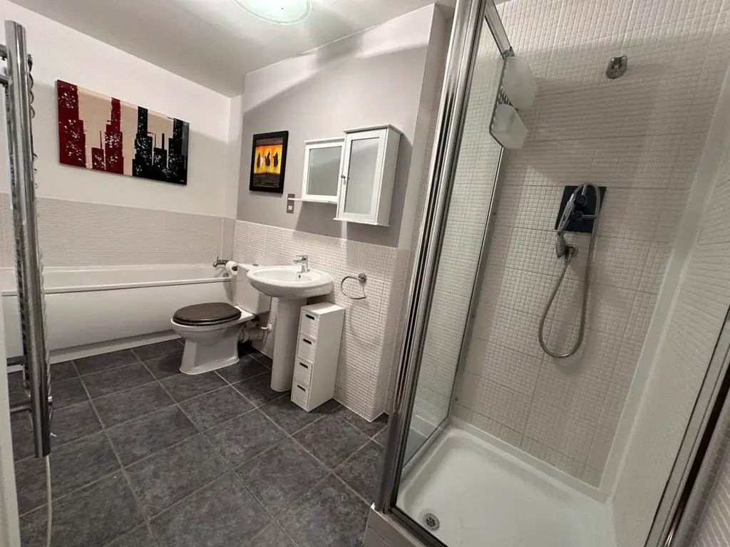 33 Cymric Bathroom