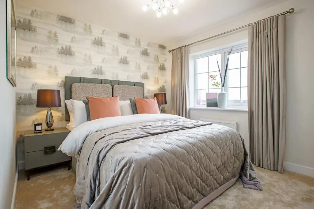 A large double bedroom with en suite