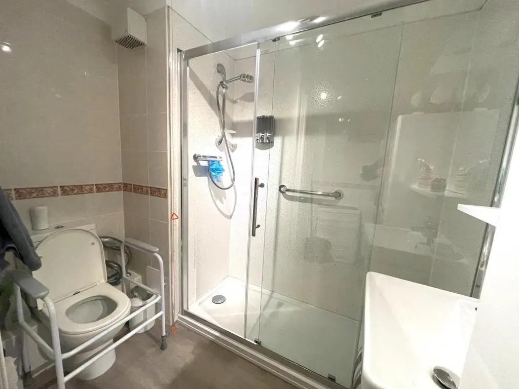 Shower Room.JPG