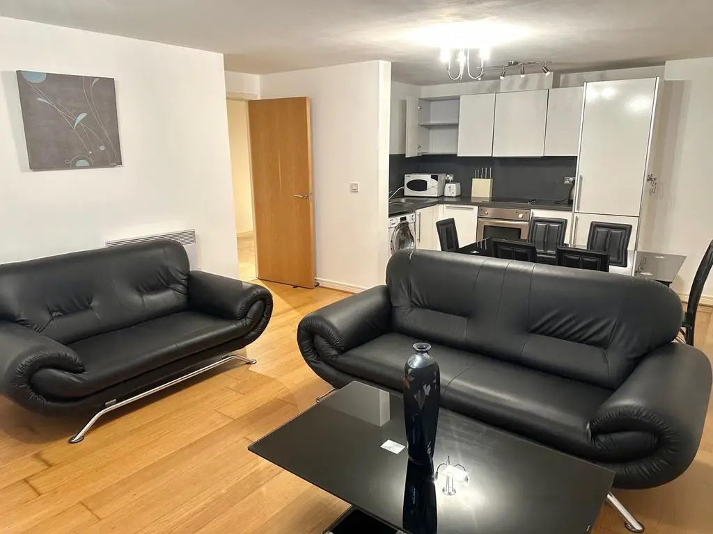 Beautifully Presented City Centre Apartment