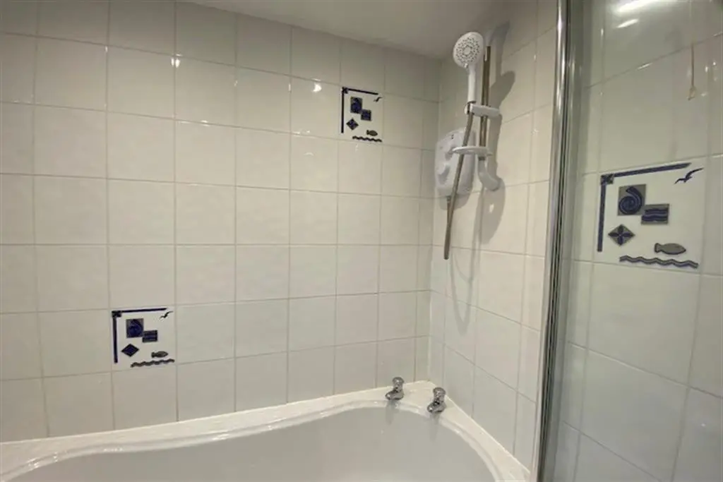 Shower&#43;over&#43;Bath