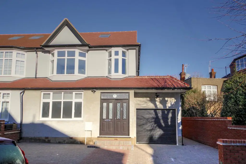 Five Bedroom End Of Terrace House